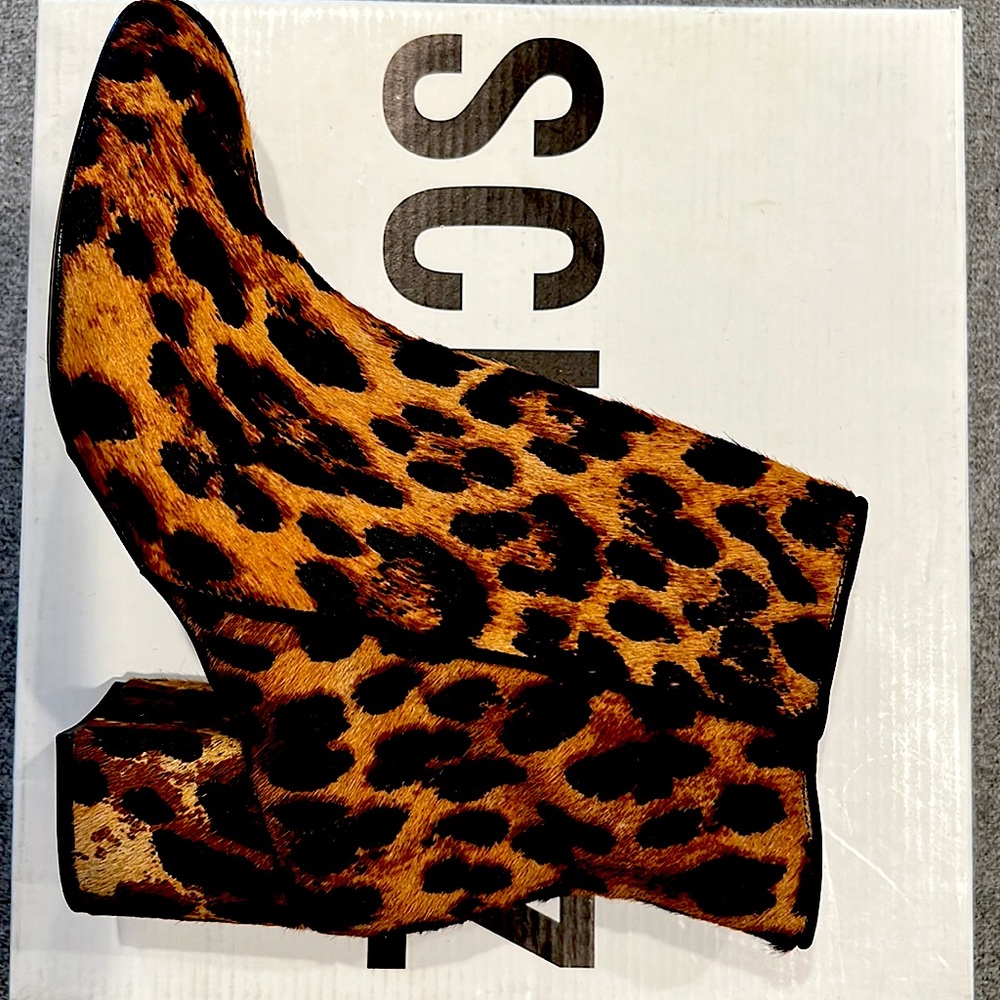 LUXOXE
PELOS/ANIMAL PRINT
JUNGLE LEOPARD 
Schutz boots - Picture 1 of 5